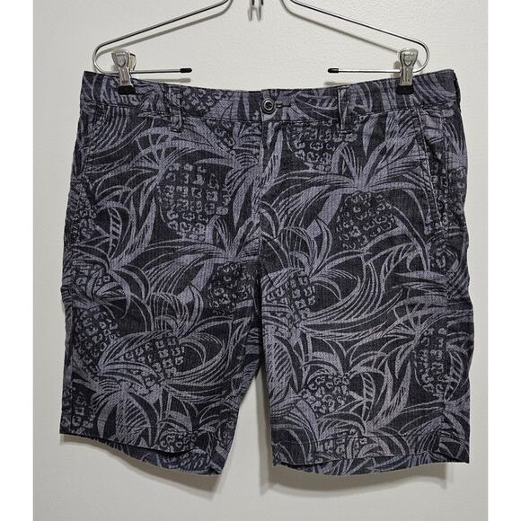 Tommy Bahama Men's Shorts Black Gray Palm Pattern Size 34 Button Back Pocket - Picture 1 of 10
